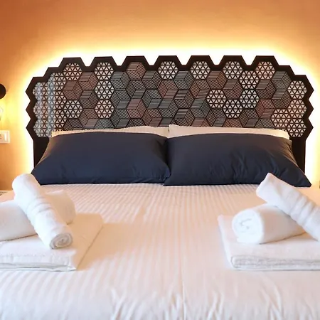 Liotru Maisonne, With En-suite Bathroom And Shared Bathroom * Catania