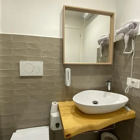 Bed & Breakfast Liotru Maisonne, With En-suite Bathroom And Shared Bathroom Katánie
