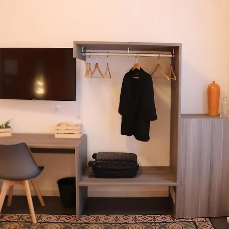 Liotru Maisonne, With En-suite Bathroom And Shared Bathroom Bed & Breakfast