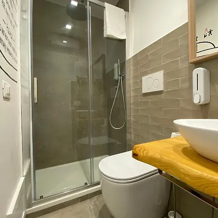 Frühstückspension Liotru Maisonne, With En-suite Bathroom And Shared Bathroom *