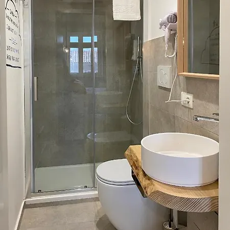 Liotru Maisonne, With En-suite Bathroom And Shared Bathroom * Catania
