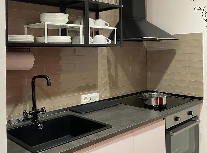 Liotru Maisonne, With En-suite Bathroom And Shared Bathroom * Katania