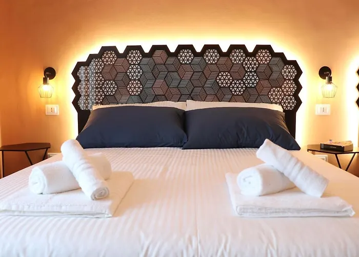 Liotru Maisonne, With En-suite Bathroom And Shared Bathroom * Katania