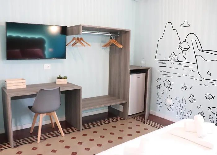 Liotru Maisonne, With En-suite Bathroom And Shared Bathroom * Katania