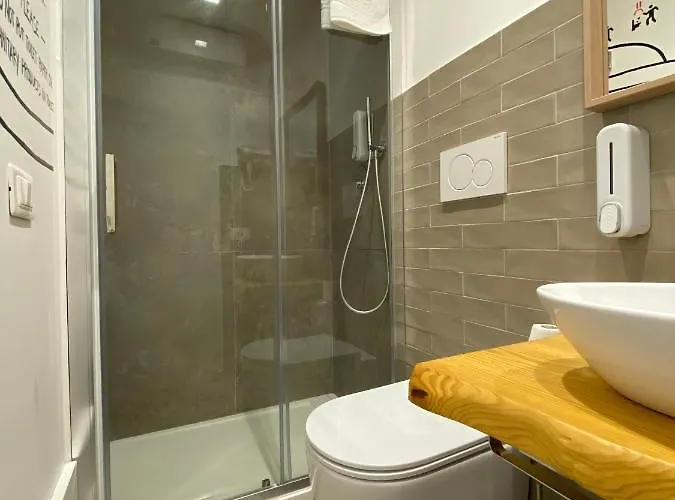 Nocleg ze śniadaniem Liotru Maisonne, With En-suite Bathroom And Shared Bathroom *