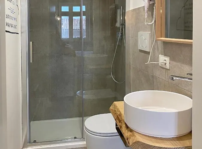 Liotru Maisonne, With En-suite Bathroom And Shared Bathroom * Katania