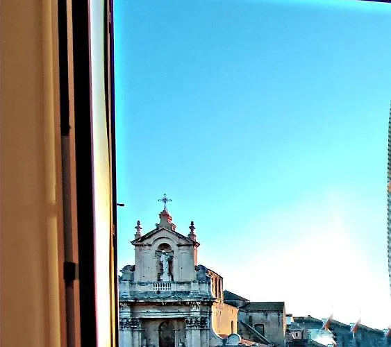 Liotru Maisonne, With En-suite Bathroom And Shared Bathroom * Katania