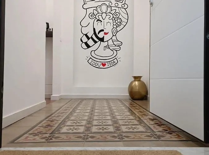 Liotru Maisonne, With En-suite Bathroom And Shared Bathroom * Katania